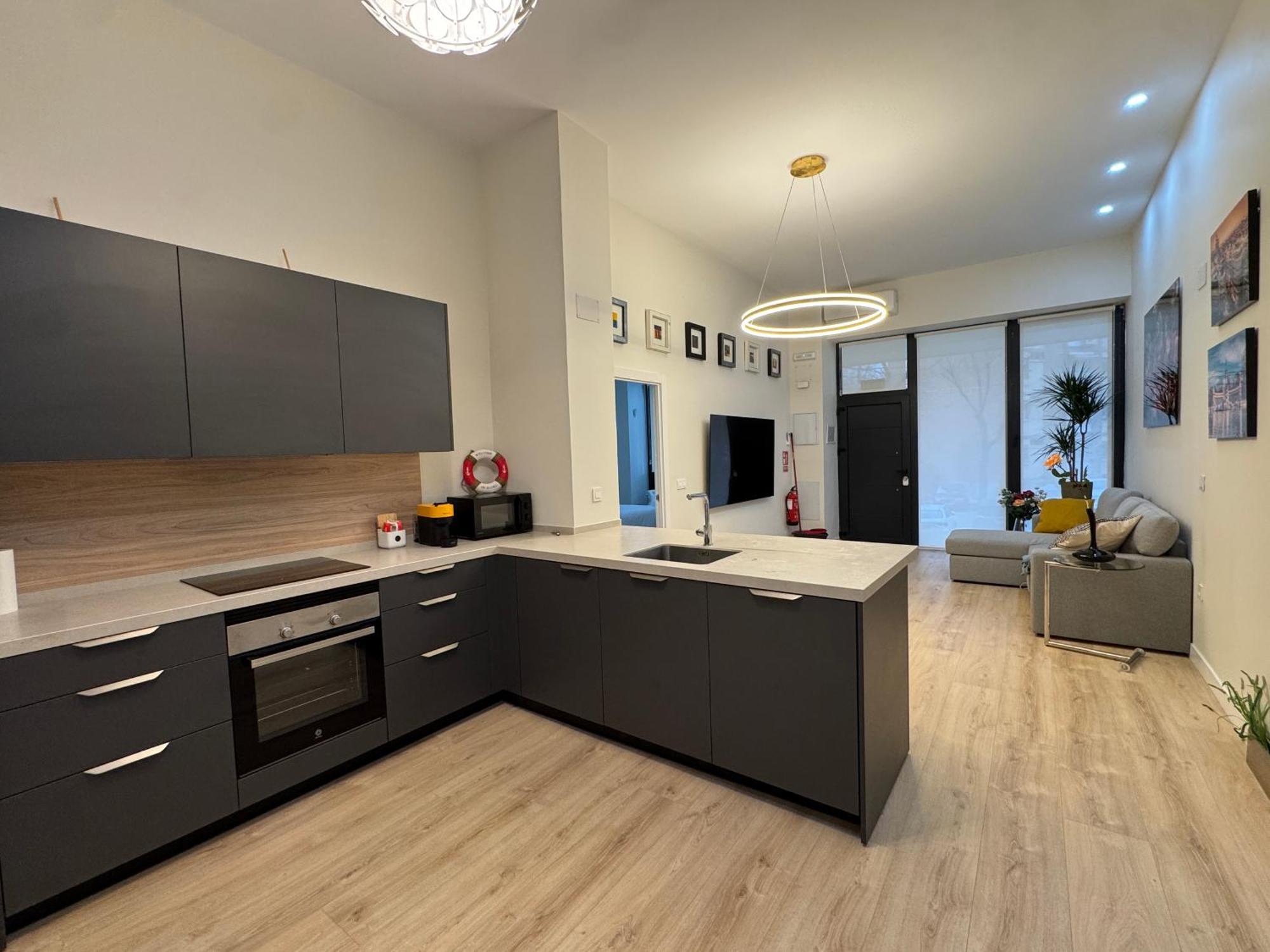 Luxury Suite Wifi Ac Servicios En La Puerta Madrid Eksteriør bilde